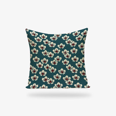 Une housse coussin cerisier japonais avec une impression de motifs sakura