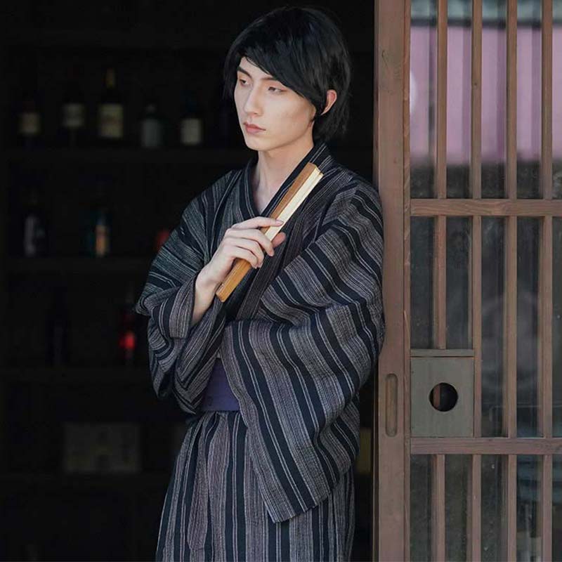 Habillez vous avec un kimono japonais homme samourai pour avoir un style traditionnel du Japon