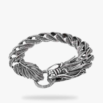 Ce bracelet dragon japonais est en argent 925