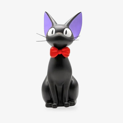 Une figurine chat japonais de couleur noir, avec un ruban rouge et l'interieur des oreilles peintes en bleues. Cet objet deco manga s'inspire de l'oeuvre de Isao Takahata dans le style et la forme