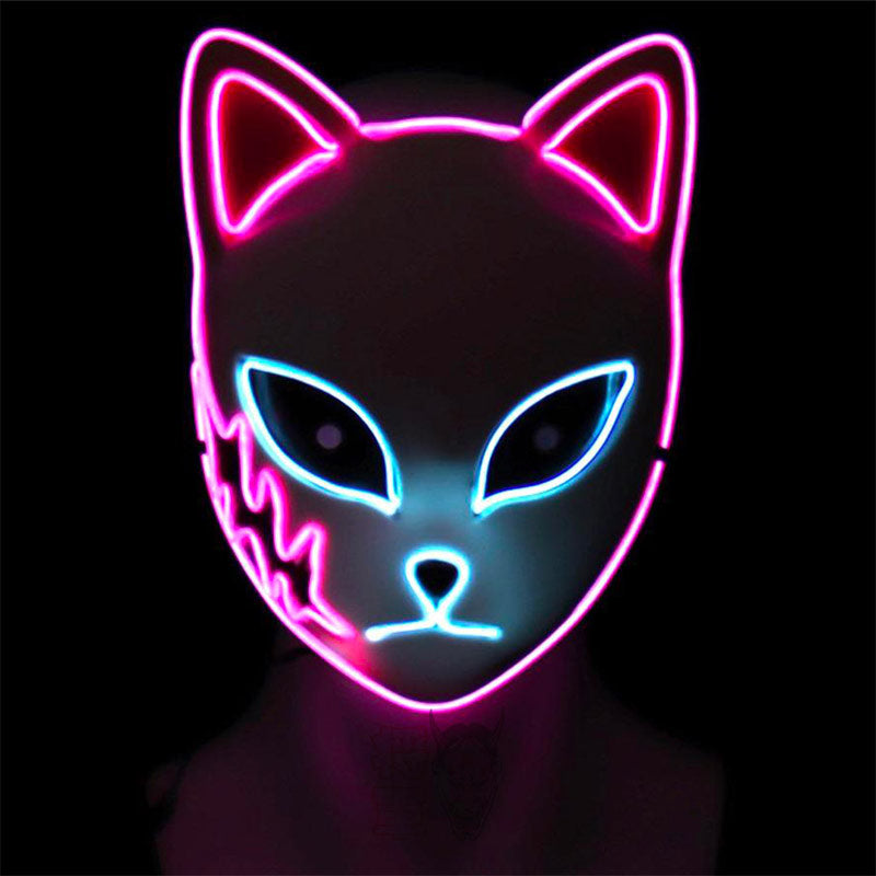 Ce masque de demon slayer brille dans la nuit avec des leds de couleur