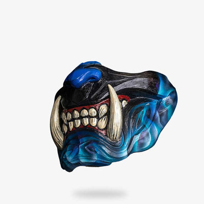 Ce demon bleu masque est fait main par un artisan japonais