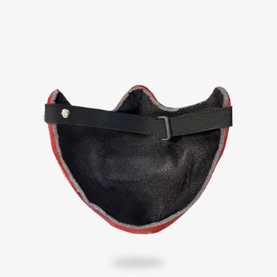 Ce masque samurai mempo s'attache avec un sangle