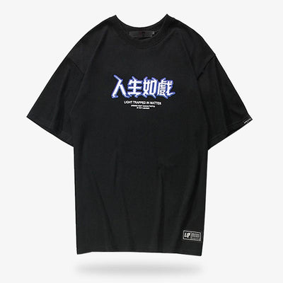 Cet habit est un t-shirt japonais homme avec une inscription imprimé Kanji
